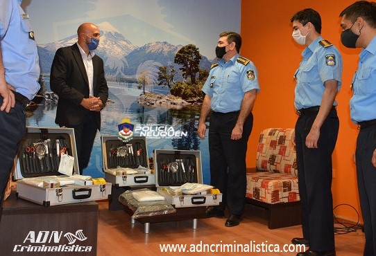 The Neuquén police acquired our complete briefcases from the scene of the event