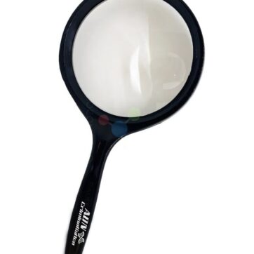 Lupa de mano con lente bifocal 2x y 4x de 75mm.